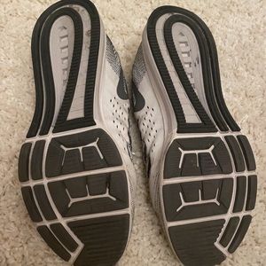 Nike Zoom’s size 10.5